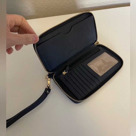 NWOT Michael Kors Wristlet - Picture 2 of 2